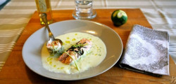 Velouté de poireaux et saumon vapeur