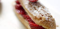 Choux aux fraises et sirop de rhubarbe
